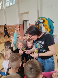 d027434d-7fb7-4159-9d45-0d2a2ee65f16